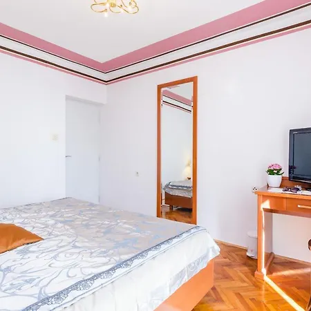 Nicol Apartman