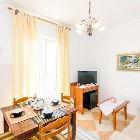 Nicol Apartman