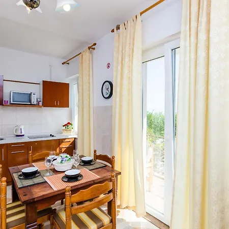 アパート Nicol ドゥブロブニク