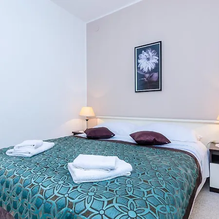 Nicol アパート *