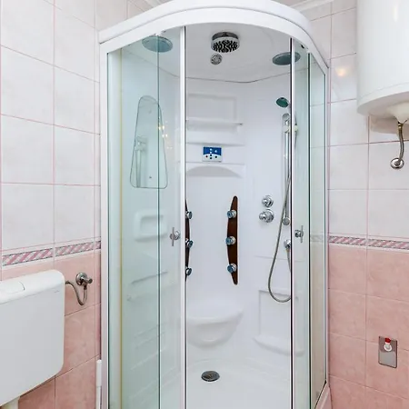 Nicol Apartman
