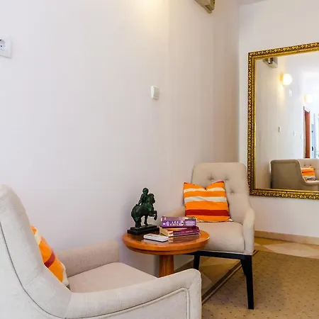 Nicol Apartman *